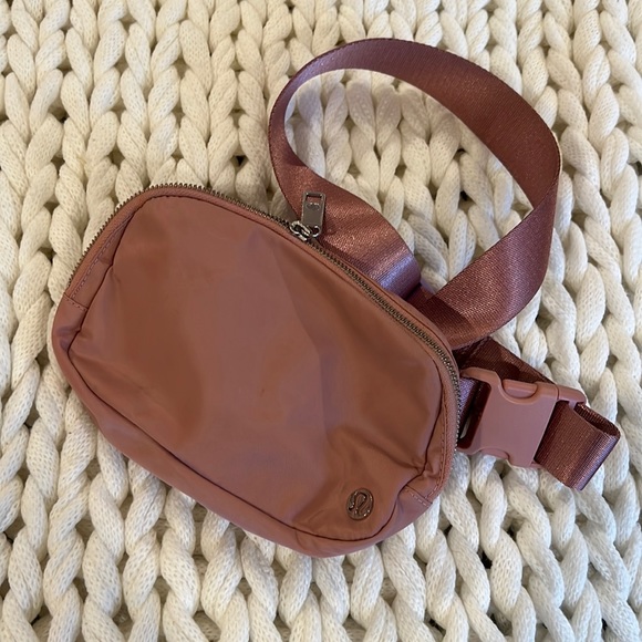 lululemon athletica Handbags - Dusty pink Lululemon Everywhere Belt Bag 1L